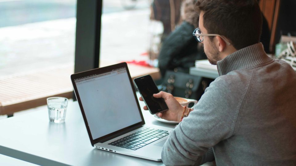 How to cut international roaming costs for your business